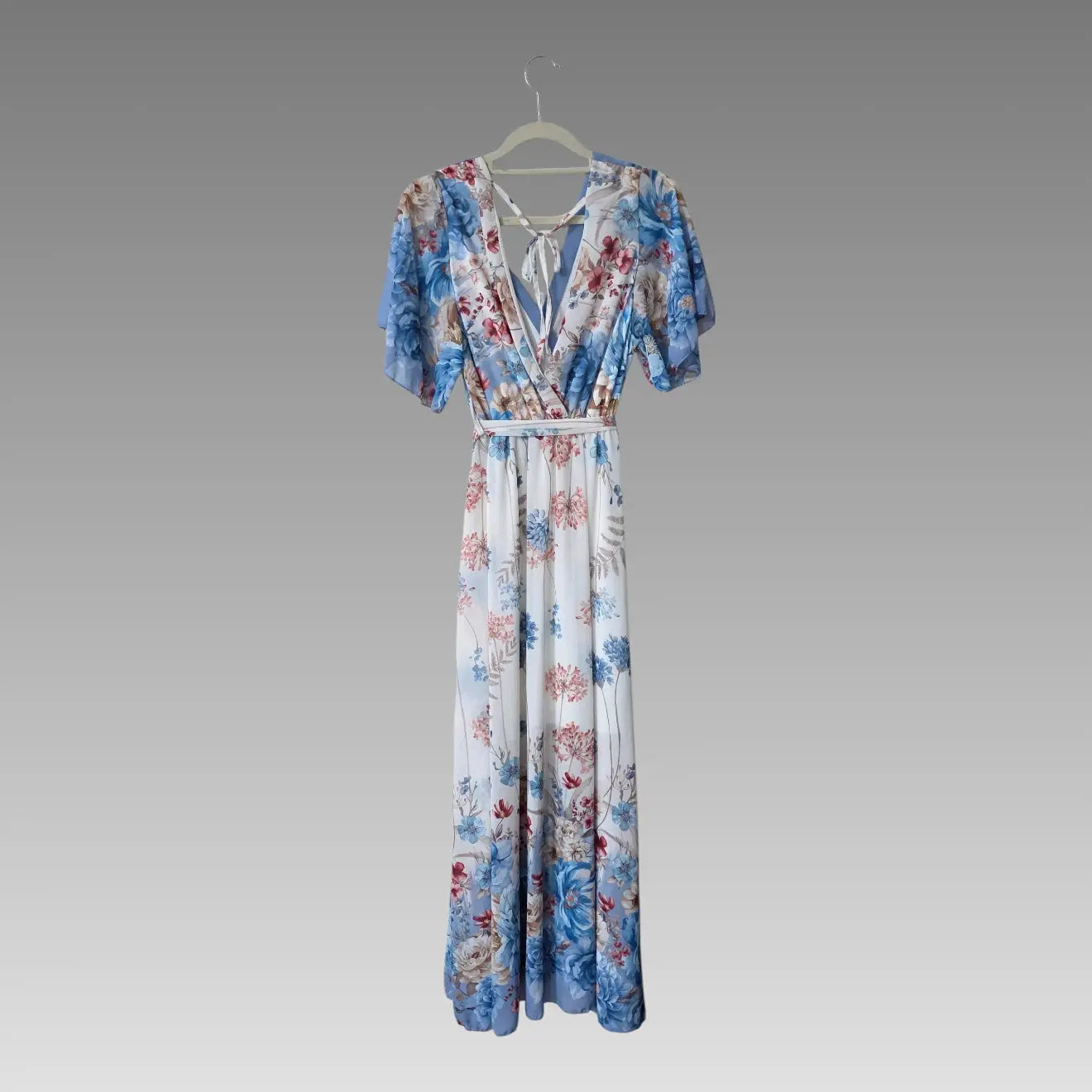 Vestido largo floral con escote trasero