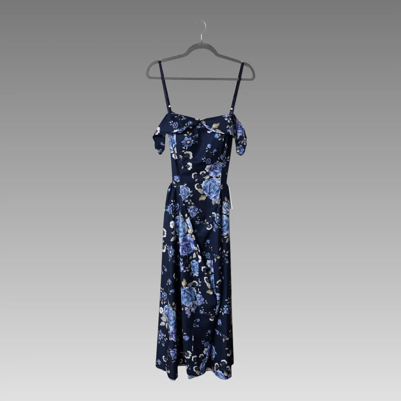 Vestido largo floral con hombros descubiertos