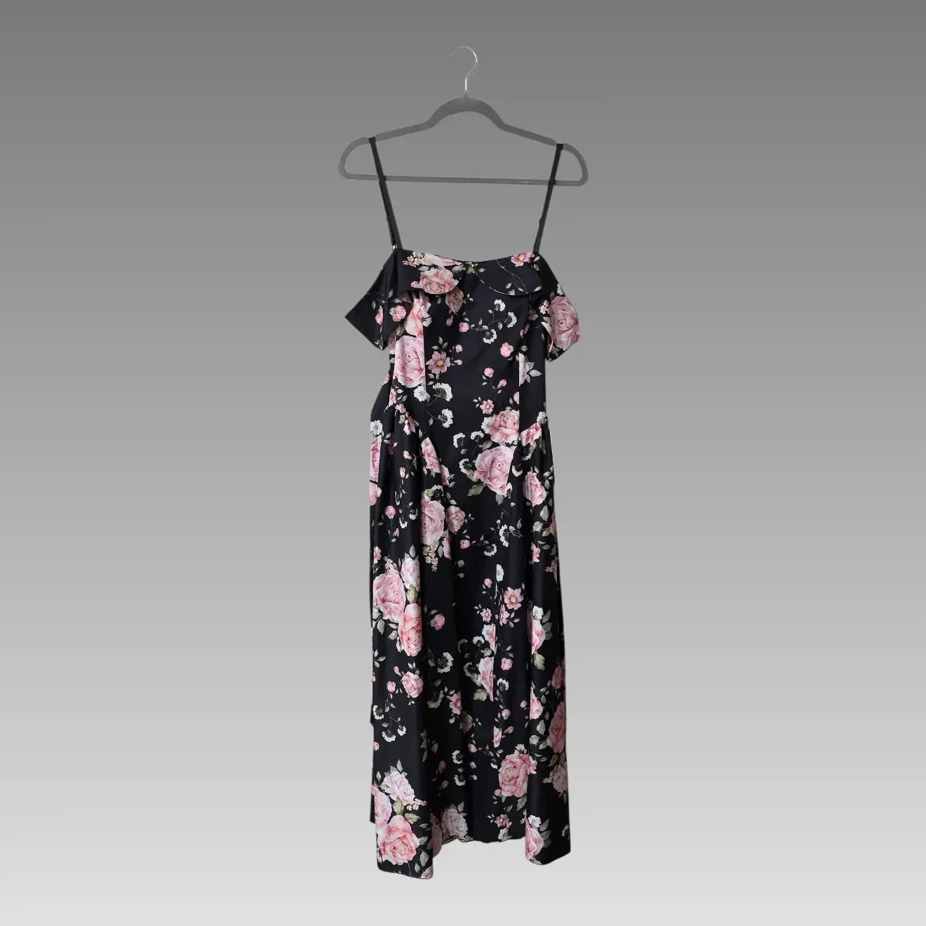 Vestido largo floral con hombros descubiertos