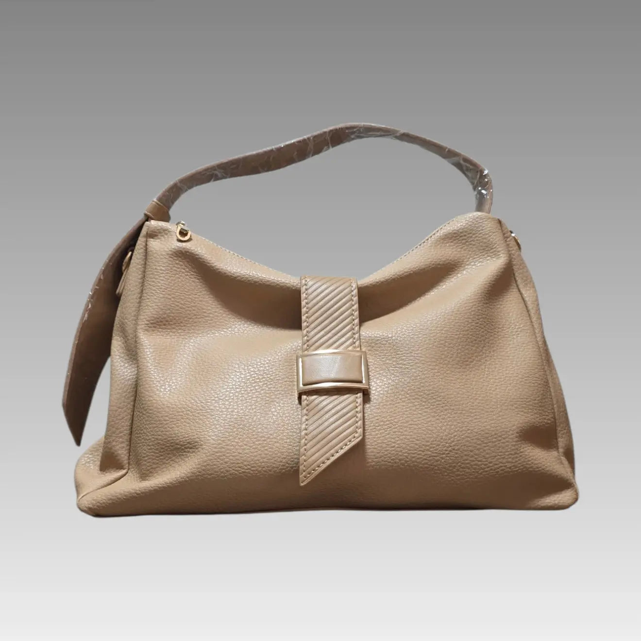Bolso con solapa a rayas