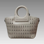 Bolso calado con pompón