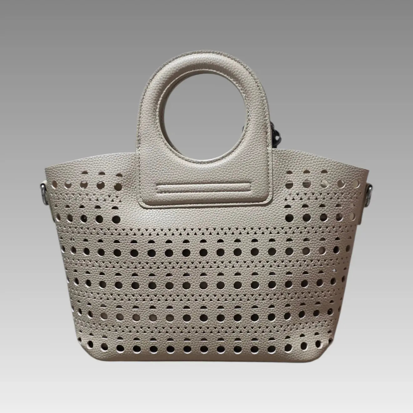 Bolso calado con pompón
