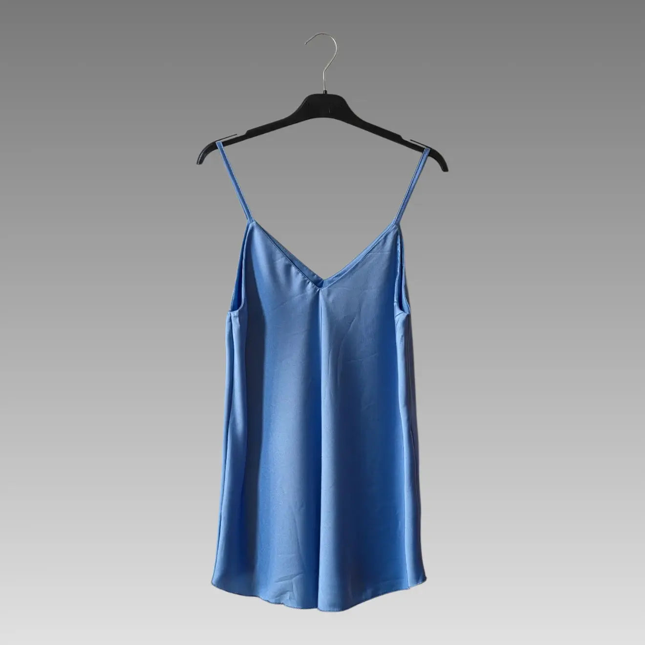 Camiseta de tirantes satinada con escote en V