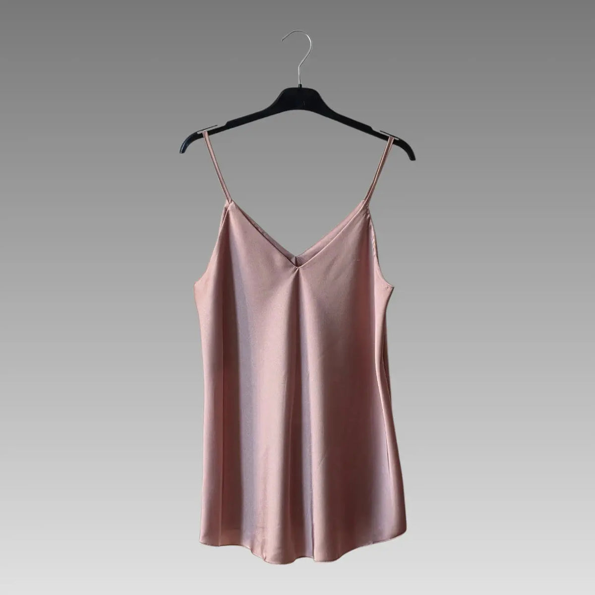Camiseta de tirantes satinada con escote en V