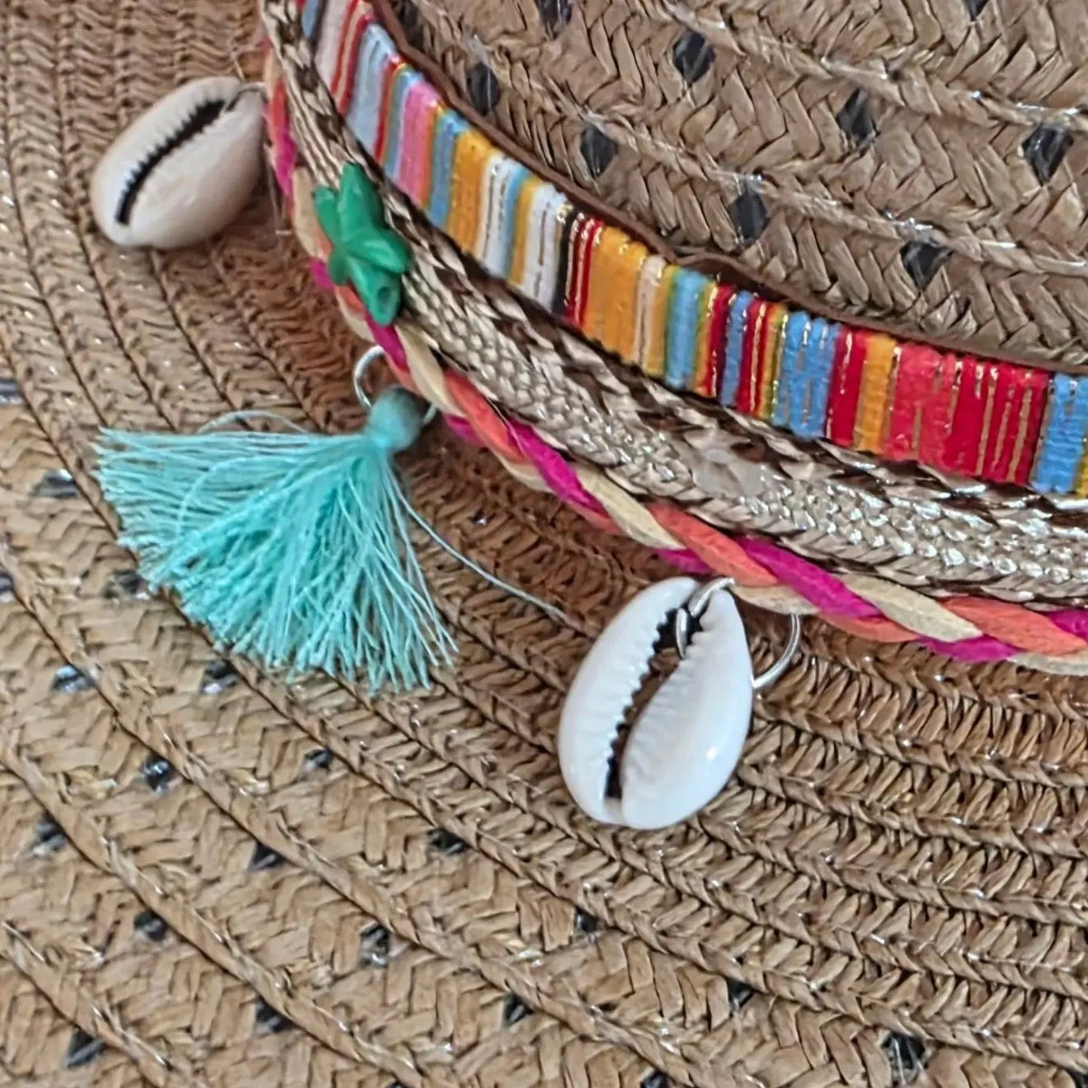 Sombrero de cowboy con conchas