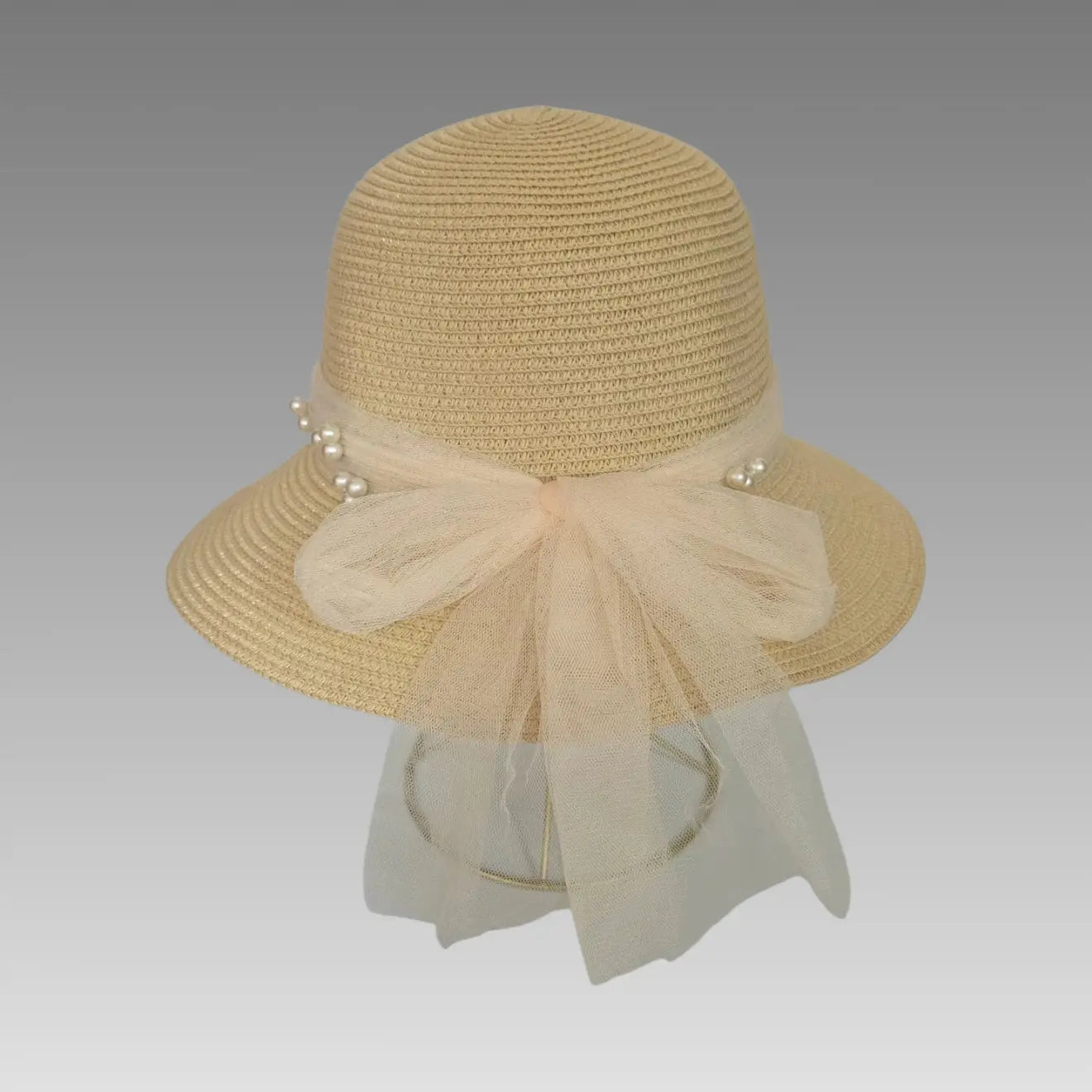 Sombrero de sol con tul y perlas