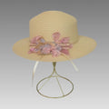 Sombrero de sol con ramo floral