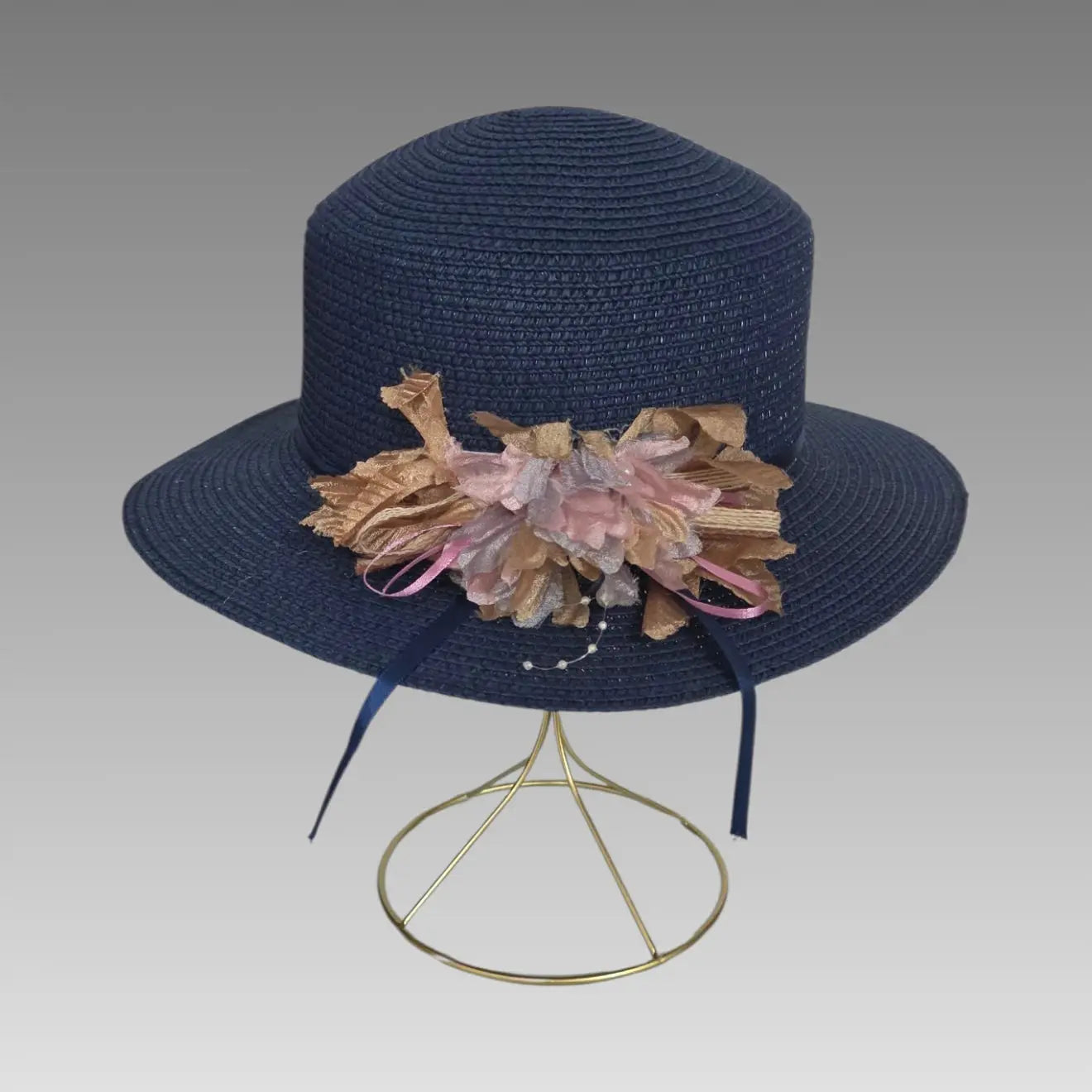 Sombrero de sol con ramo floral