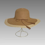 Sombrero de sol con cadenita dorada
