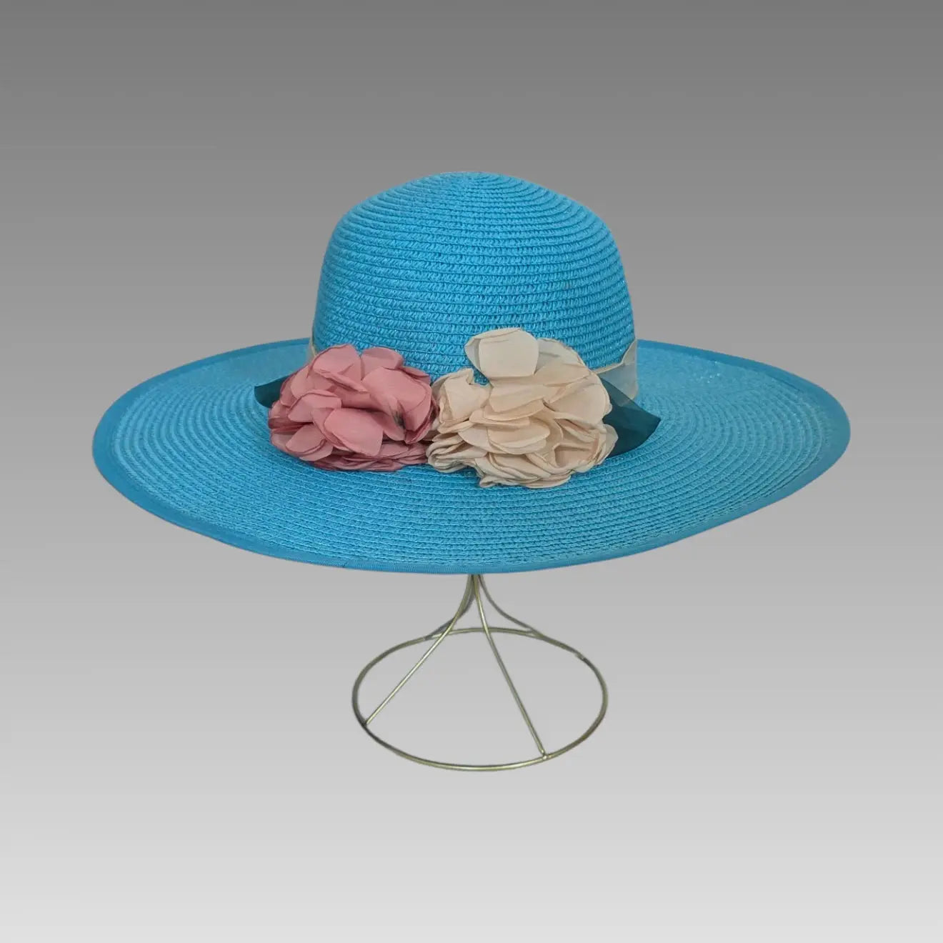 Sombrero de sol con flores de tela fucsia