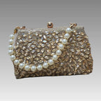 Clutch joya con strass y perlas