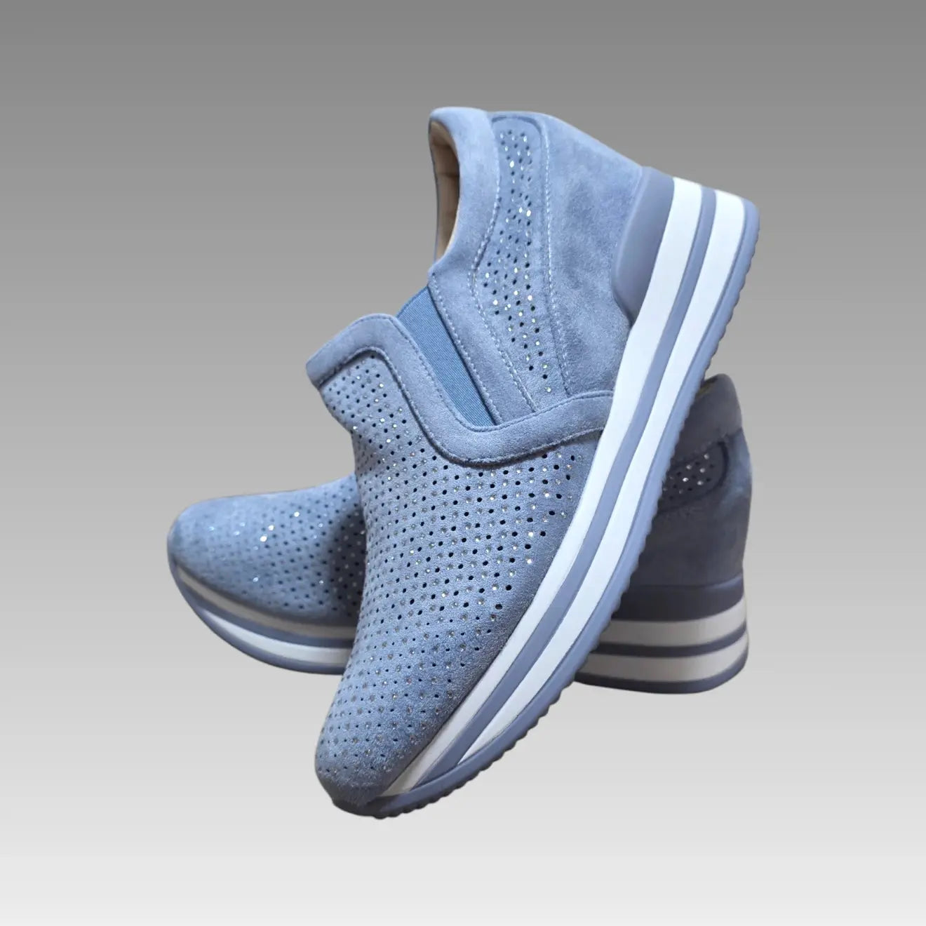 Sneakers tipo plataforma sin cordones con pedrería