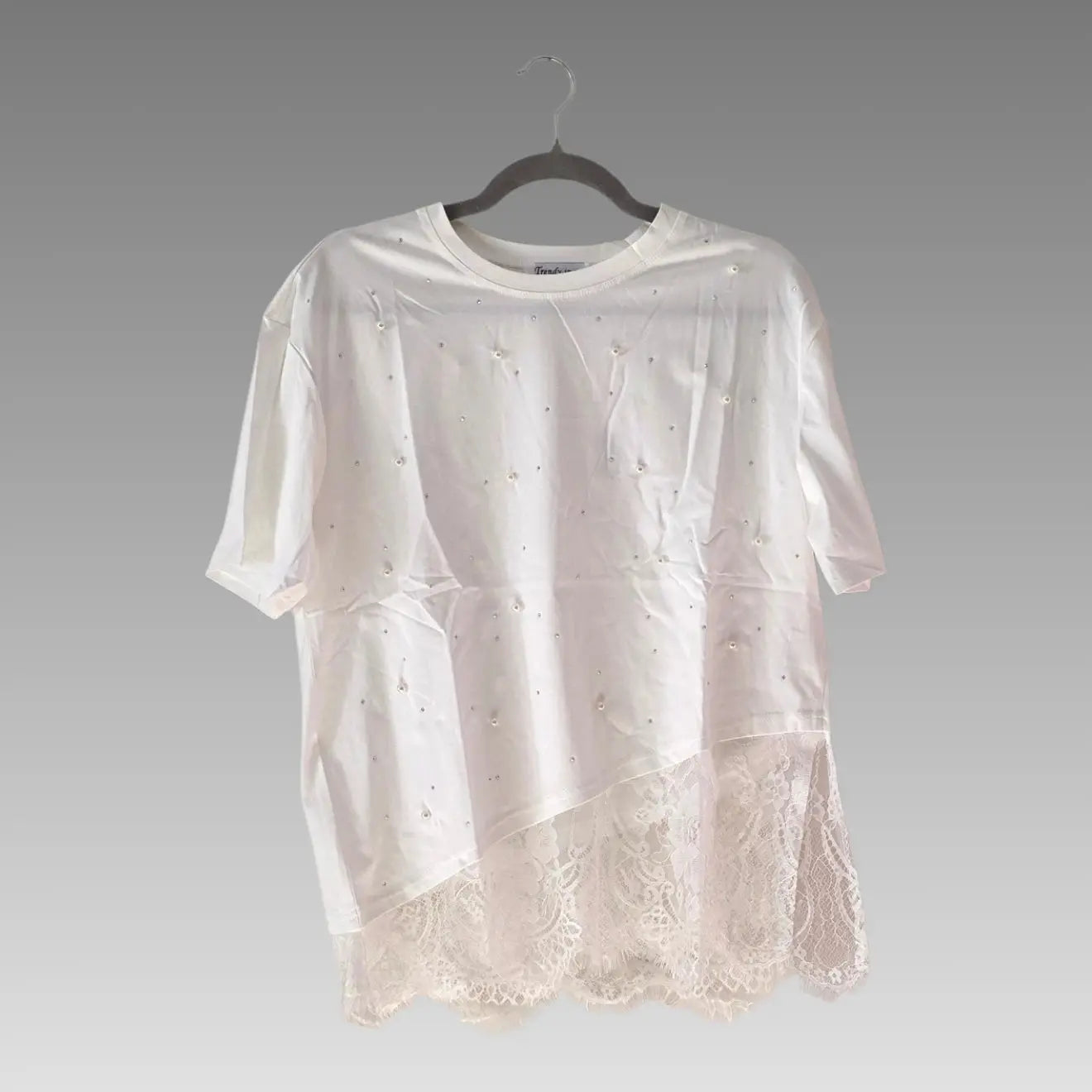 Camiseta con encaje y cuentas