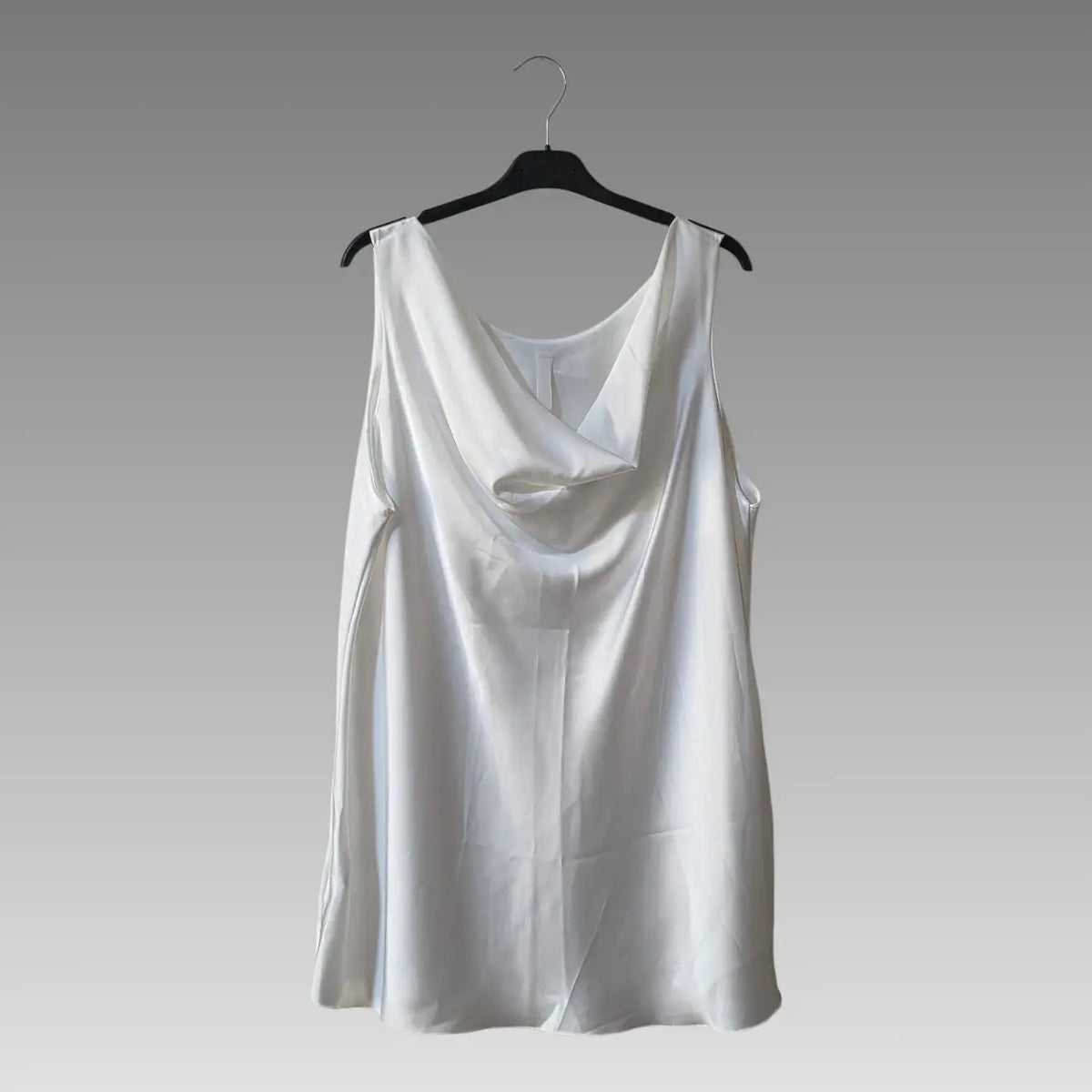 Top con escote drapeado